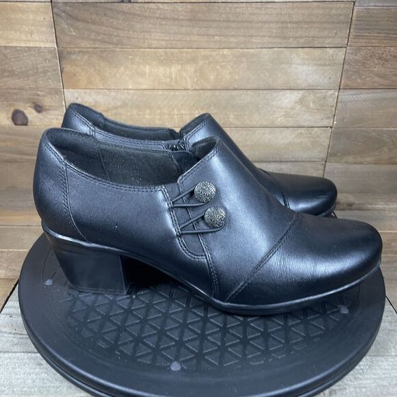 Clarks Shoes Women’s 8 M Emslie Warren Black Leather Block Heel Slip On Zip EUC - Picture 1 of 10